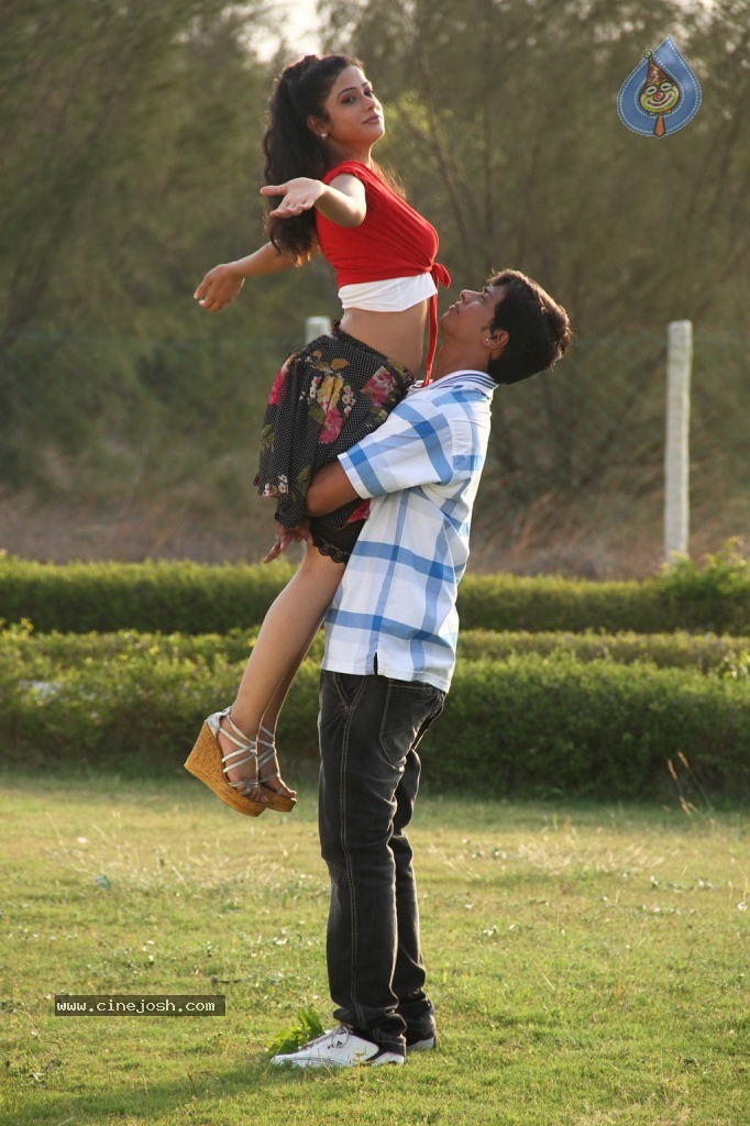 Sutta Pazham Sudatha Pazham Tamil Movie Hot Stills - 28 / 51 photos