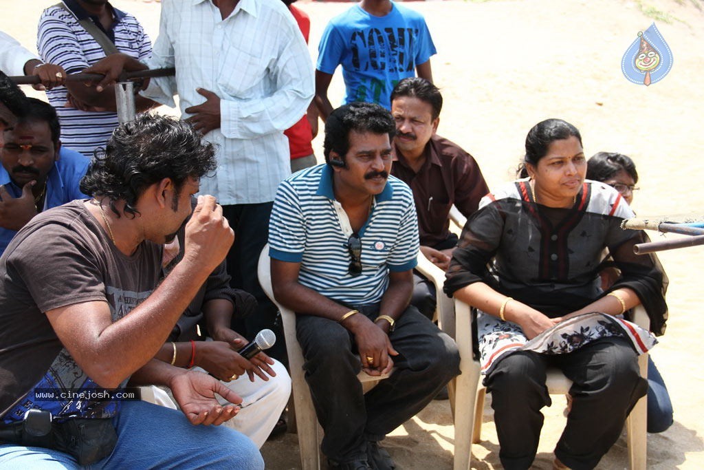 Sutta Pazham Sudatha Pazham Tamil Movie Hot Stills - 31 / 51 photos