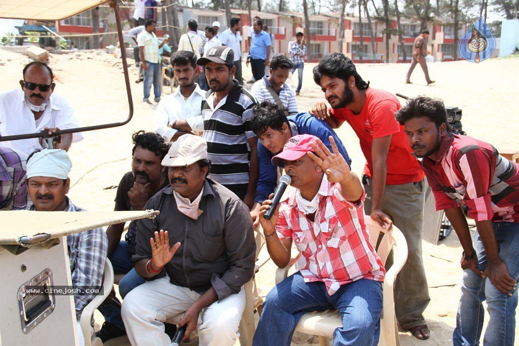 Sutta Pazham Sudatha Pazham Tamil Movie Hot Stills - 37 / 51 photos