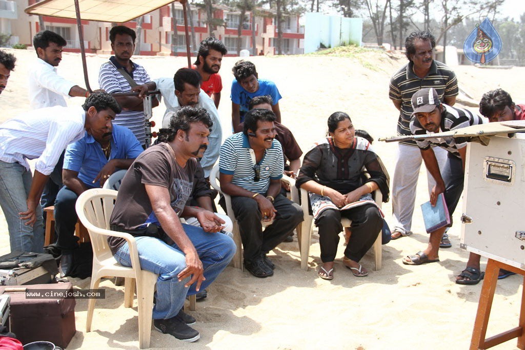 Sutta Pazham Sudatha Pazham Tamil Movie Hot Stills - 39 / 51 photos