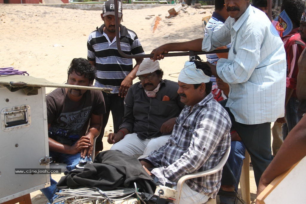 Sutta Pazham Sudatha Pazham Tamil Movie Hot Stills - 44 / 51 photos