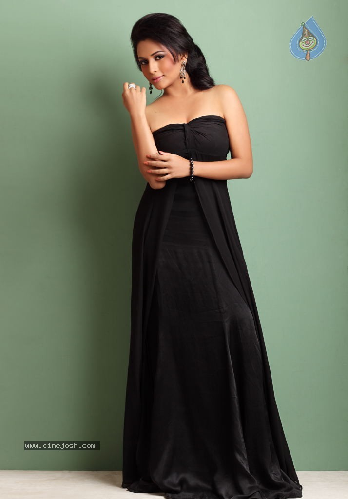 Suza Hot Photo Shoot Photos - 27 / 27 photos