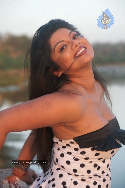 Swathi Varma 1 - 16 / 28 photos