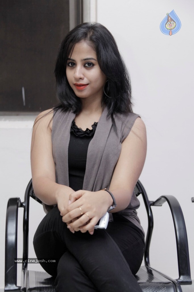 Swati Dixit Hot Stills - 4 / 73 photos