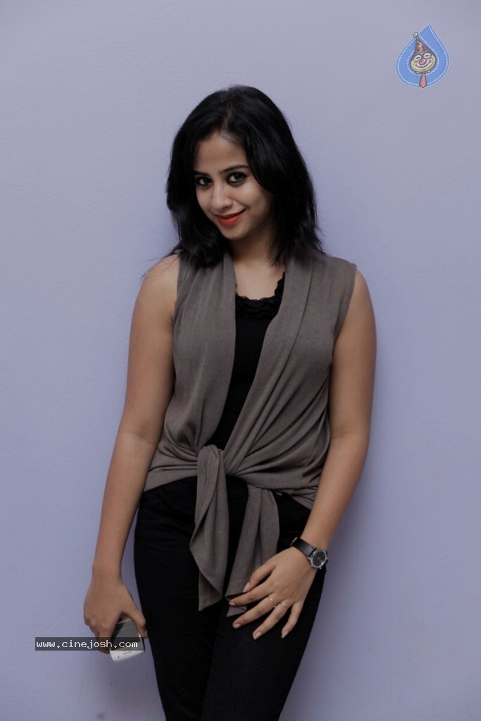 Swati Dixit Hot Stills - 16 / 73 photos