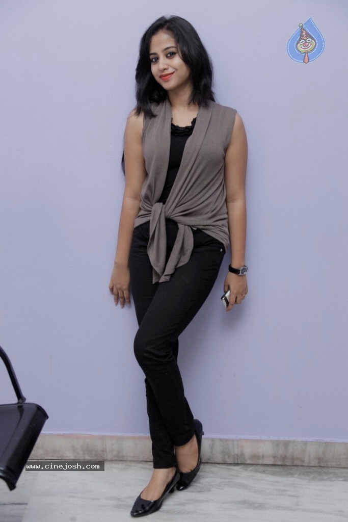 Swati Dixit Hot Stills - 22 / 73 photos