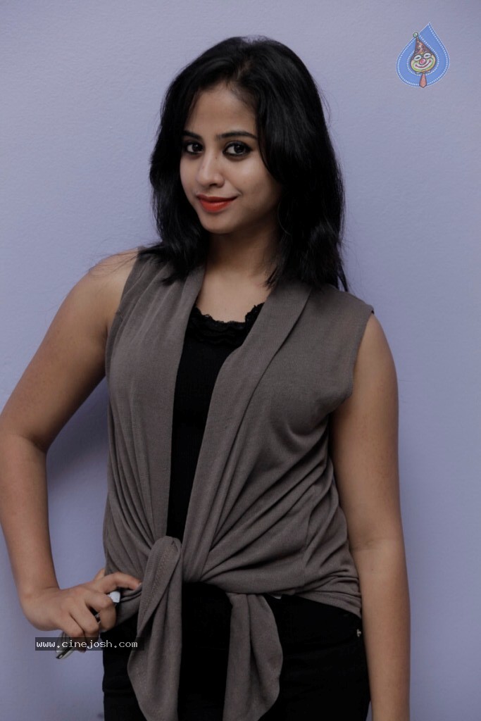 Swati Dixit Hot Stills - 23 / 73 photos