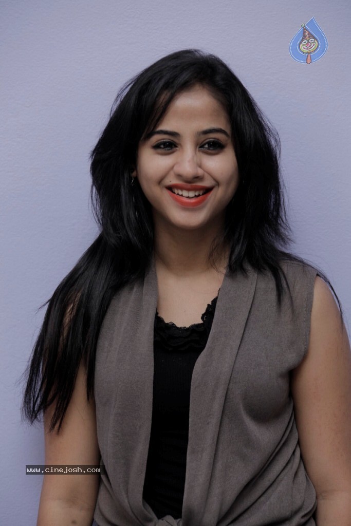 Swati Dixit Hot Stills - 24 / 73 photos