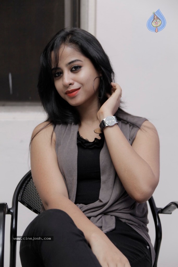 Swati Dixit Hot Stills - 25 / 73 photos