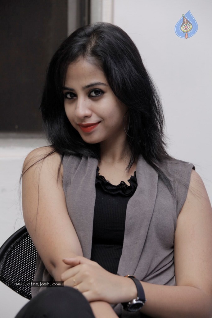 Swati Dixit Hot Stills - 29 / 73 photos