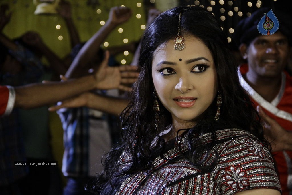 Swetha Basu Prasad New Spicy Stills - 6 / 151 photos