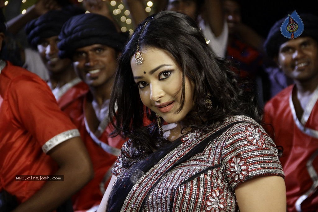 Swetha Basu Prasad New Spicy Stills - 15 / 151 photos
