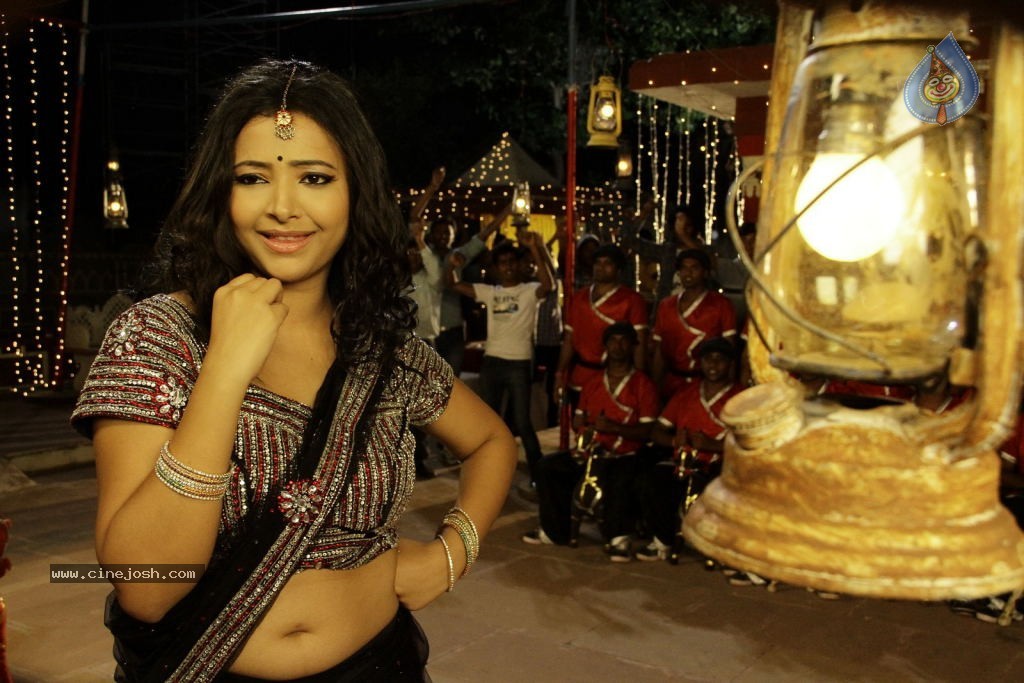 Swetha Basu Prasad New Spicy Stills - 66 / 151 photos