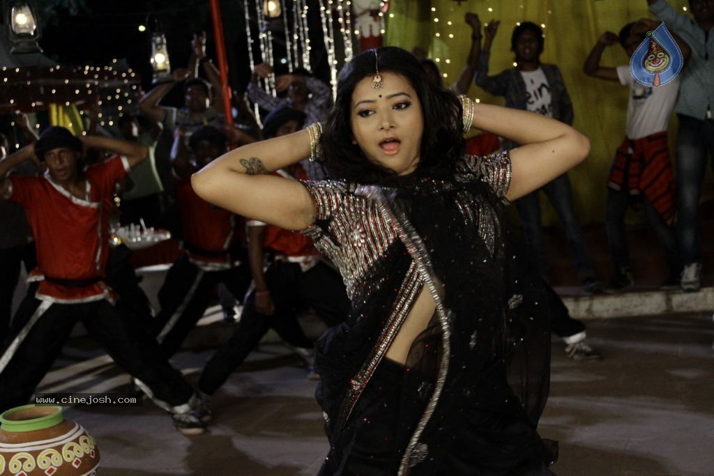 Swetha Basu Prasad New Spicy Stills - 73 / 151 photos