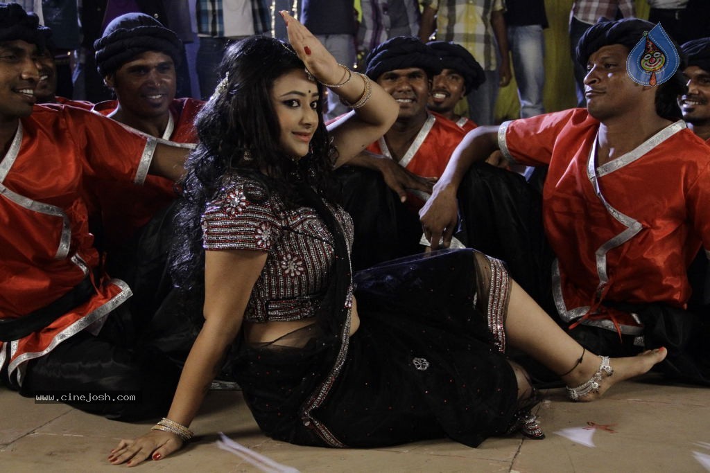 Swetha Basu Prasad New Spicy Stills - 90 / 151 photos