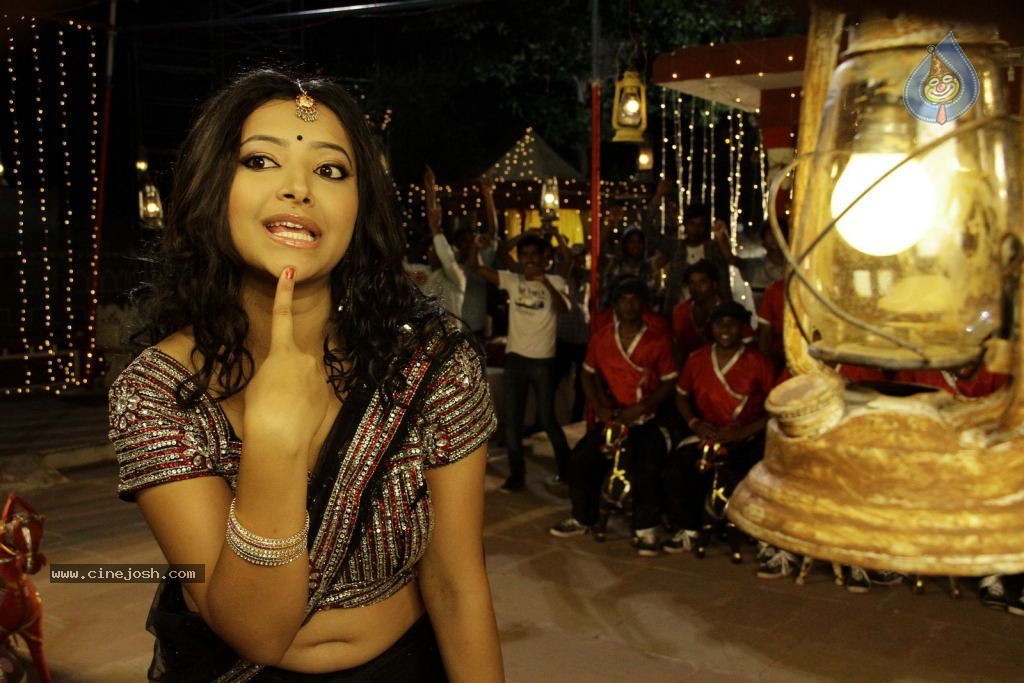 Swetha Basu Prasad New Spicy Stills - 100 / 151 photos