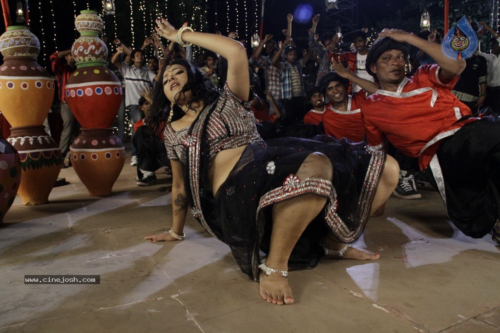 Swetha Basu Prasad New Spicy Stills - 102 / 151 photos