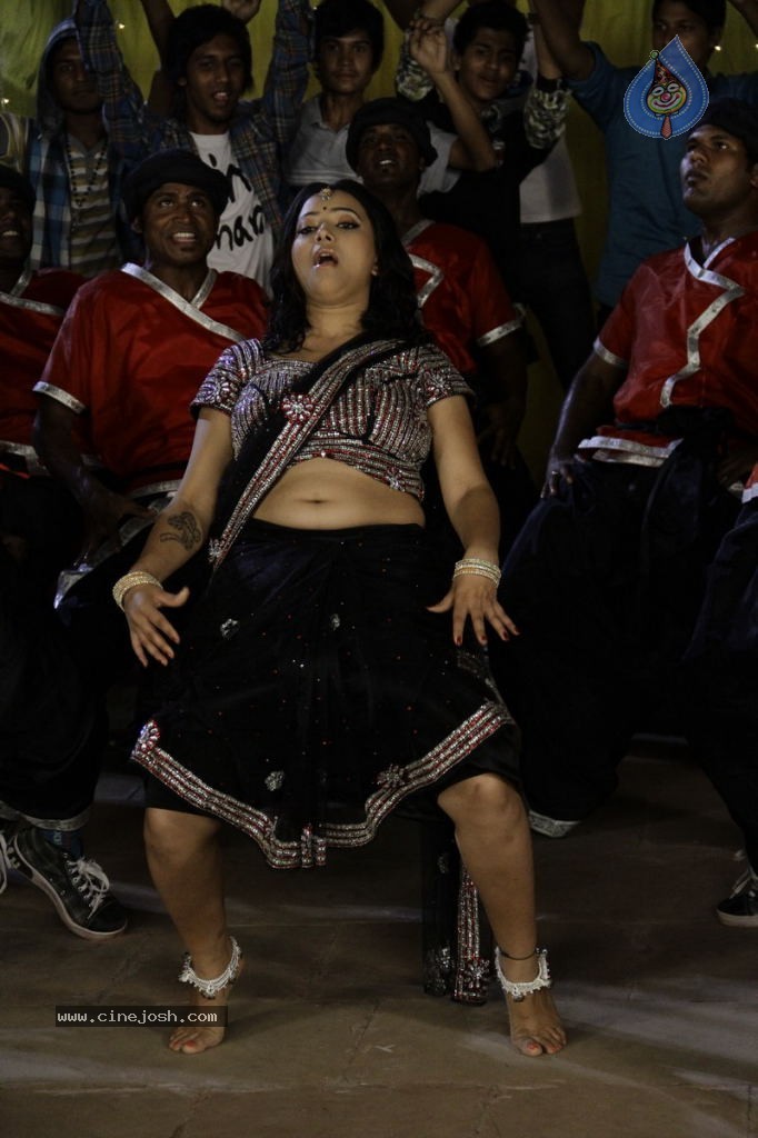 Swetha Basu Prasad New Spicy Stills - 104 / 151 photos