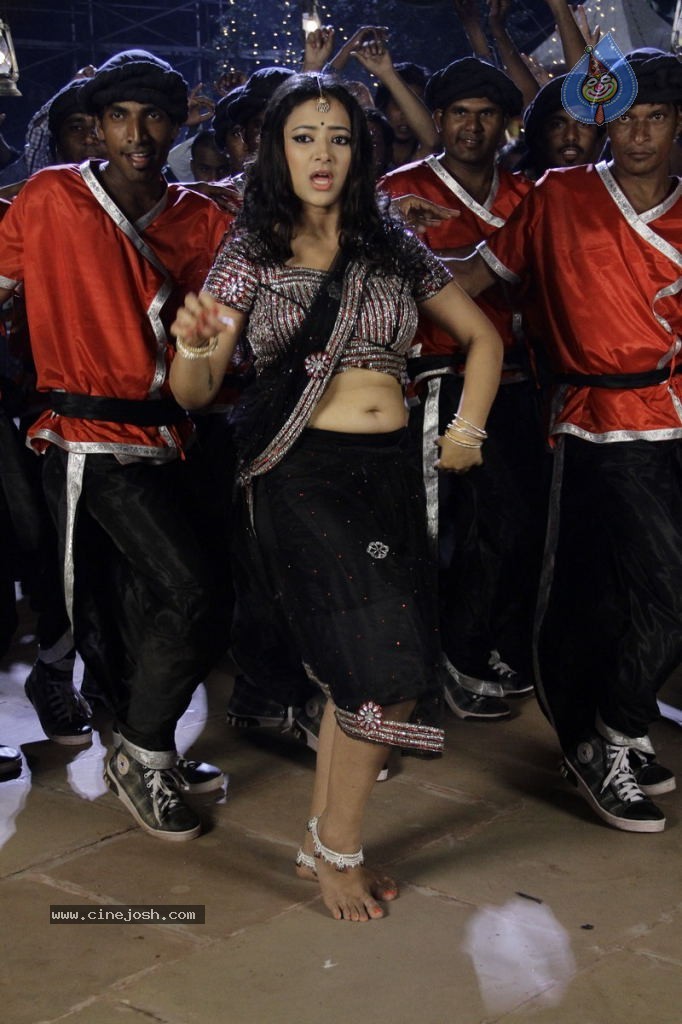 Swetha Basu Prasad New Spicy Stills - 105 / 151 photos