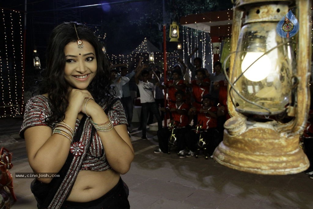 Swetha Basu Prasad New Spicy Stills - 108 / 151 photos