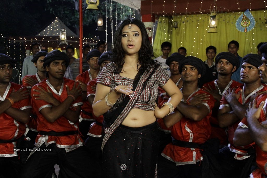 Swetha Basu Prasad New Spicy Stills - 117 / 151 photos