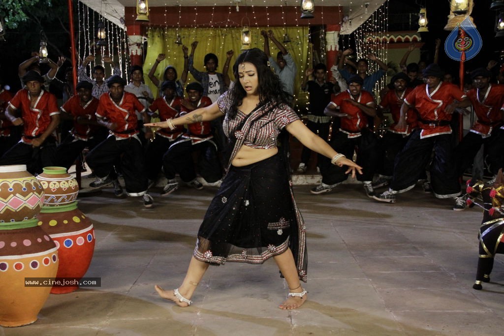 Swetha Basu Prasad New Spicy Stills - 133 / 151 photos