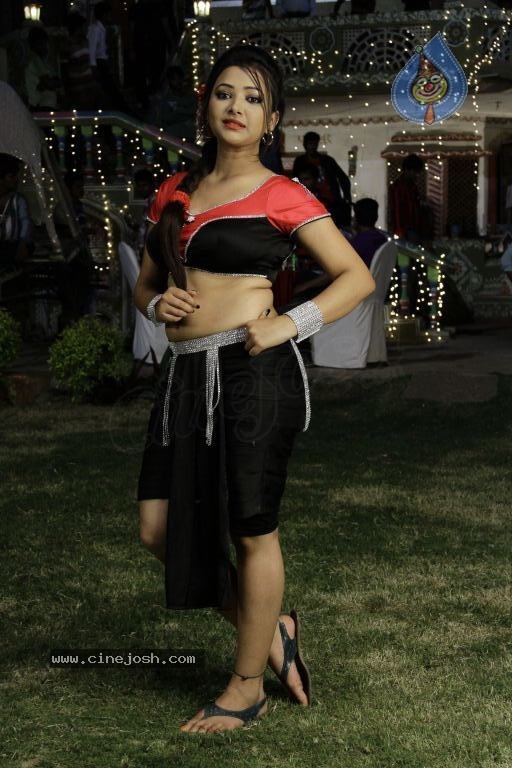 Swetha Basu Prasad Spicy Gallery - 22 / 132 photos