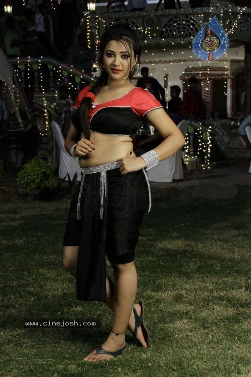 Swetha Basu Prasad Spicy Gallery - 41 / 132 photos