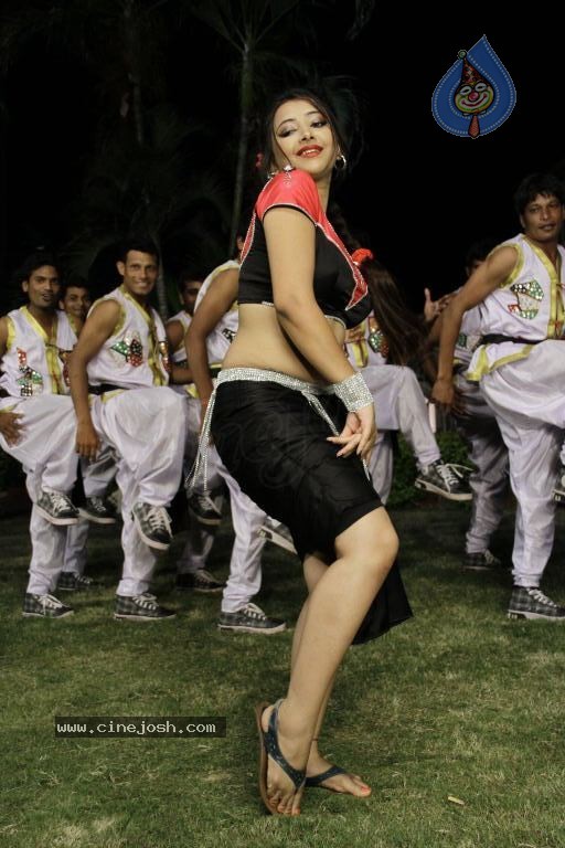 Swetha Basu Prasad Spicy Gallery - 56 / 132 photos