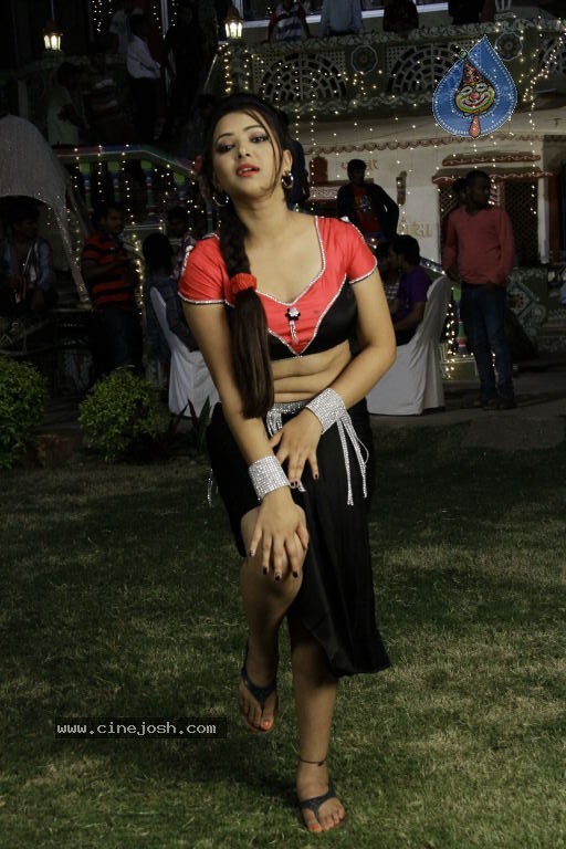 Swetha Basu Prasad Spicy Gallery - 111 / 132 photos