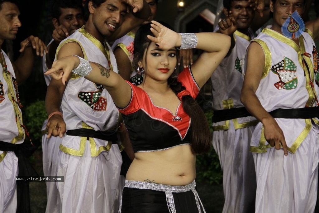 Swetha Basu Prasad Spicy Gallery - 119 / 132 photos