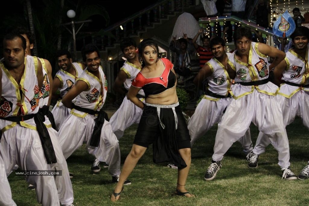 Swetha Basu Prasad Spicy Gallery - 120 / 132 photos