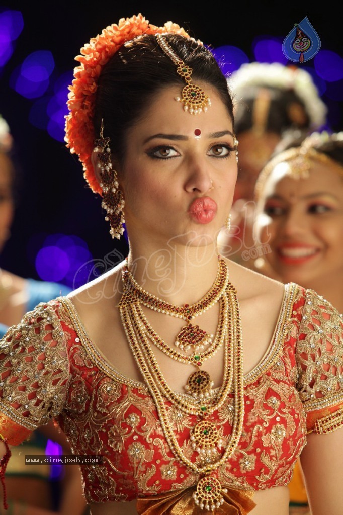 Tamanna New Hot Pics - 14 / 35 photos
