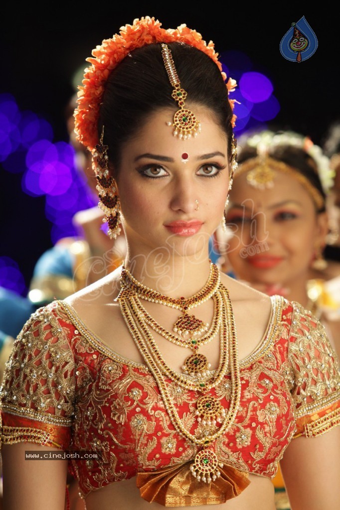 Tamanna New Hot Pics - 20 / 35 photos