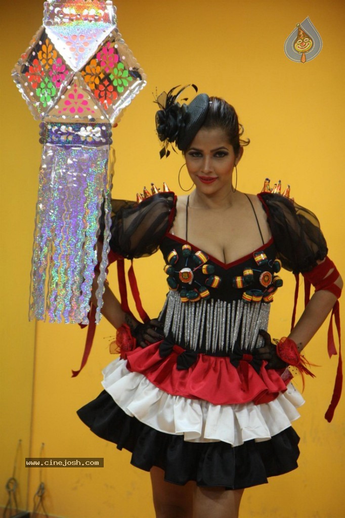 Tanisha Singh Special Diwali 2013 Photo Shoot - 15 / 30 photos