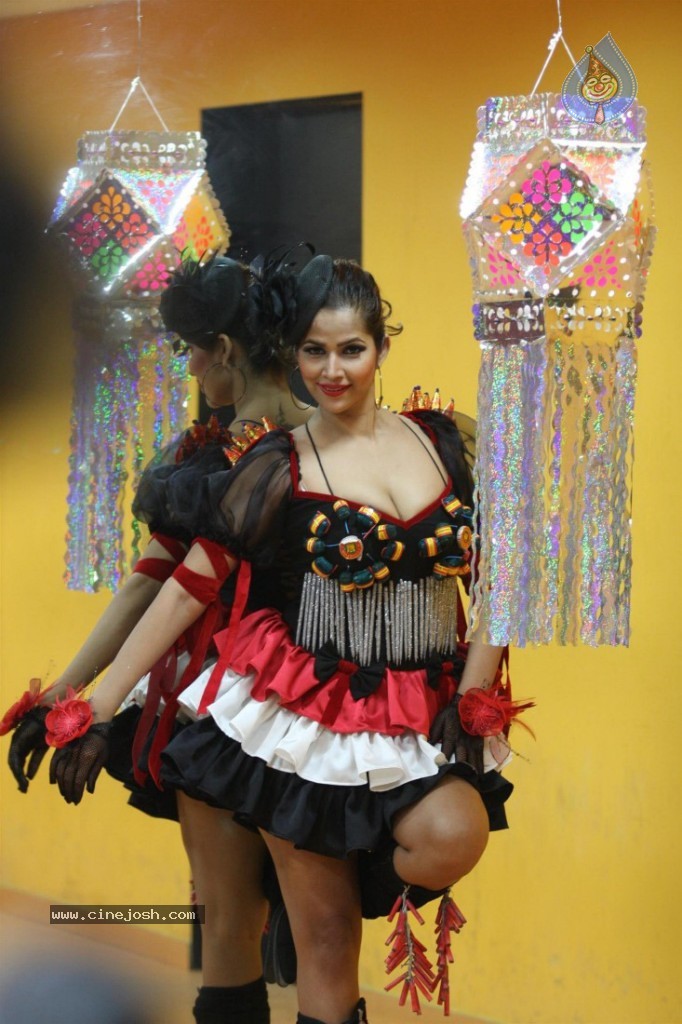 Tanisha Singh Special Diwali 2013 Photo Shoot - 18 / 30 photos