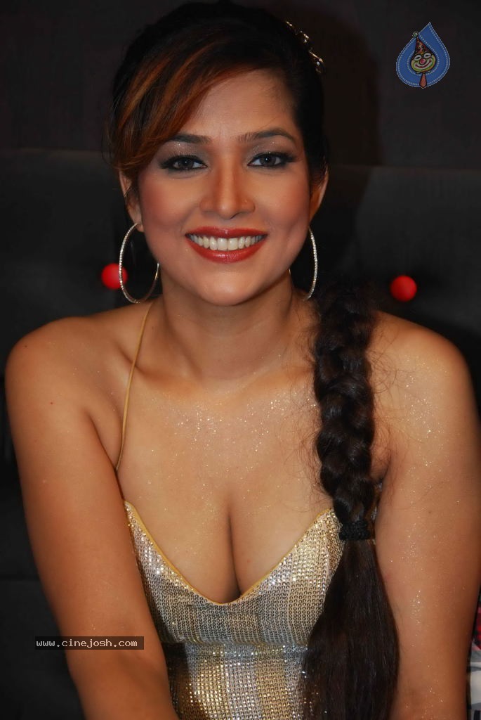 Tanisha Singh Spicy Stills - 12 / 37 photos