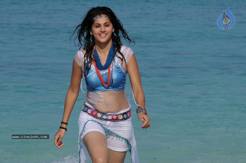Tapsee Hot Photos - 32 / 34 photos