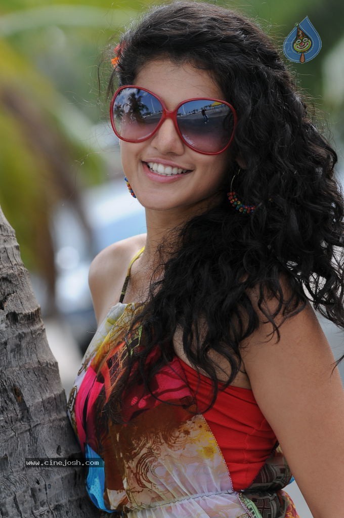 Tapsee Spicy Photos - 12 / 31 photos