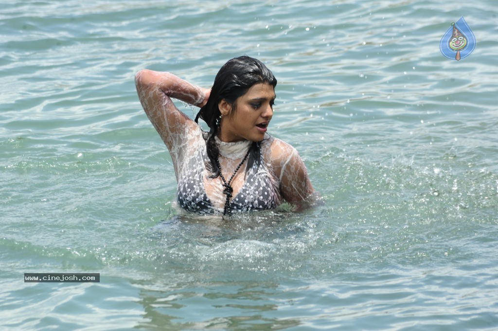 Tashu Kaushik Hot Gallery - 24 / 77 photos