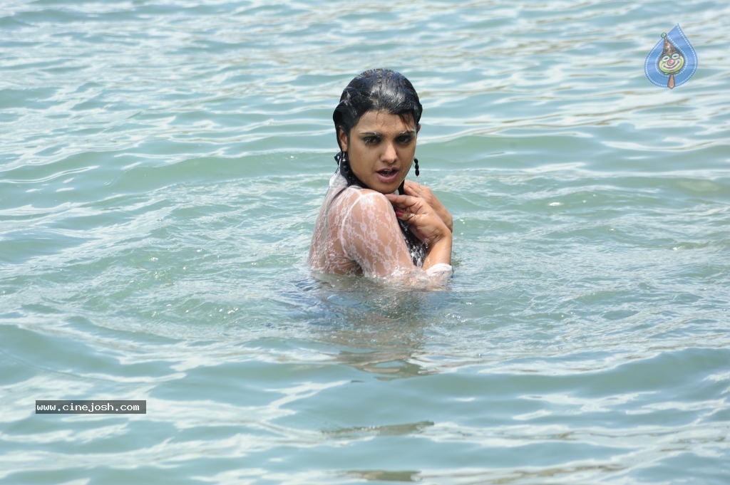 Tashu Kaushik Hot Gallery - 44 / 77 photos