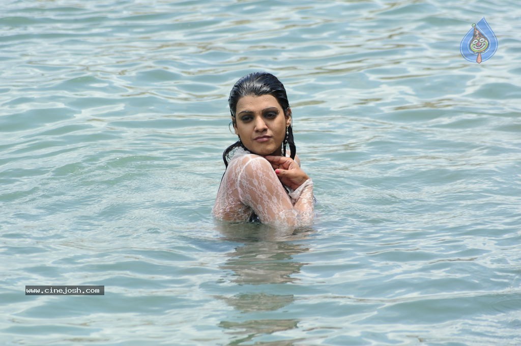 Tashu Kaushik Hot Gallery - 76 / 77 photos