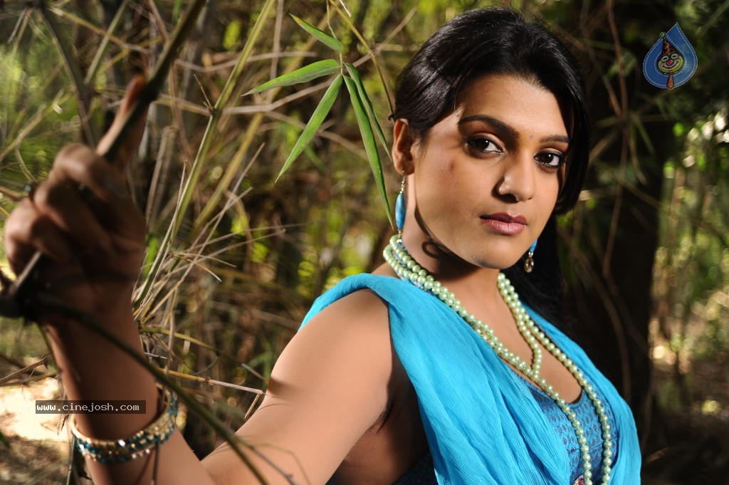 Tashu Kaushik Hot Photos - 28 / 43 photos
