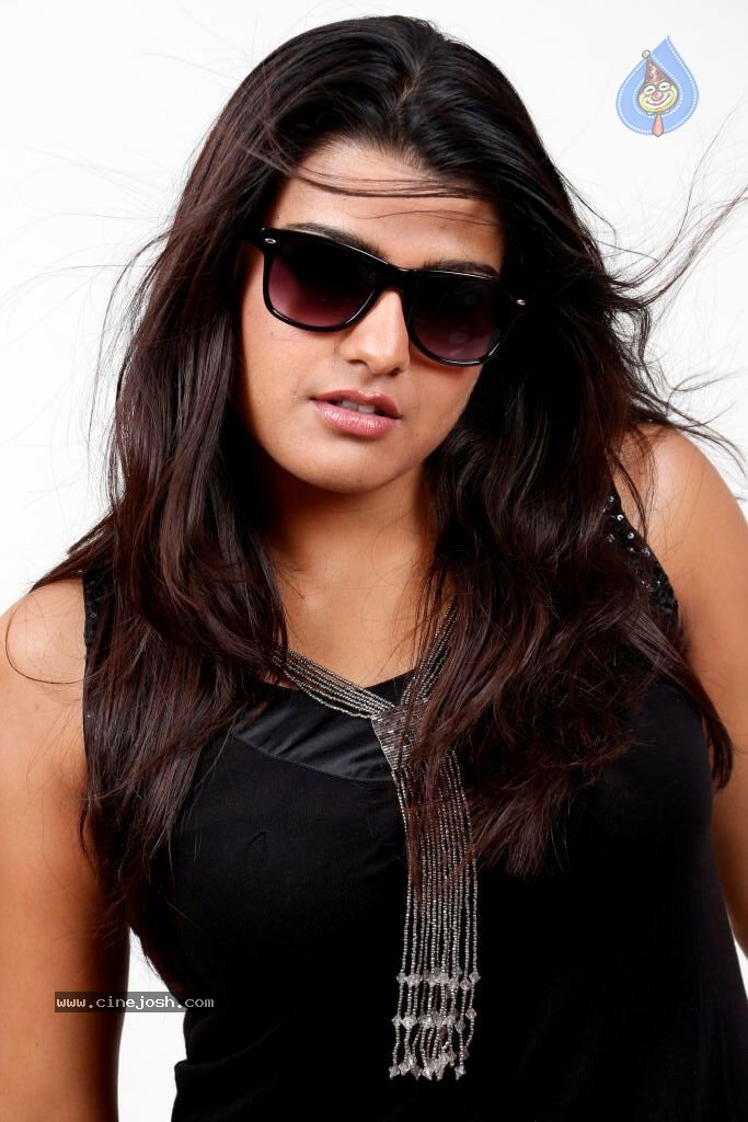 Tashu Kaushik Hot Stills - 46 / 65 photos