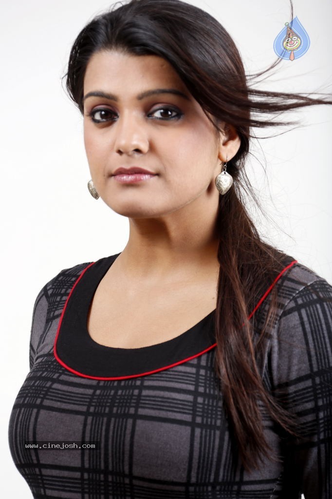 Tashu Kaushik Hot Stills - 11 / 52 photos