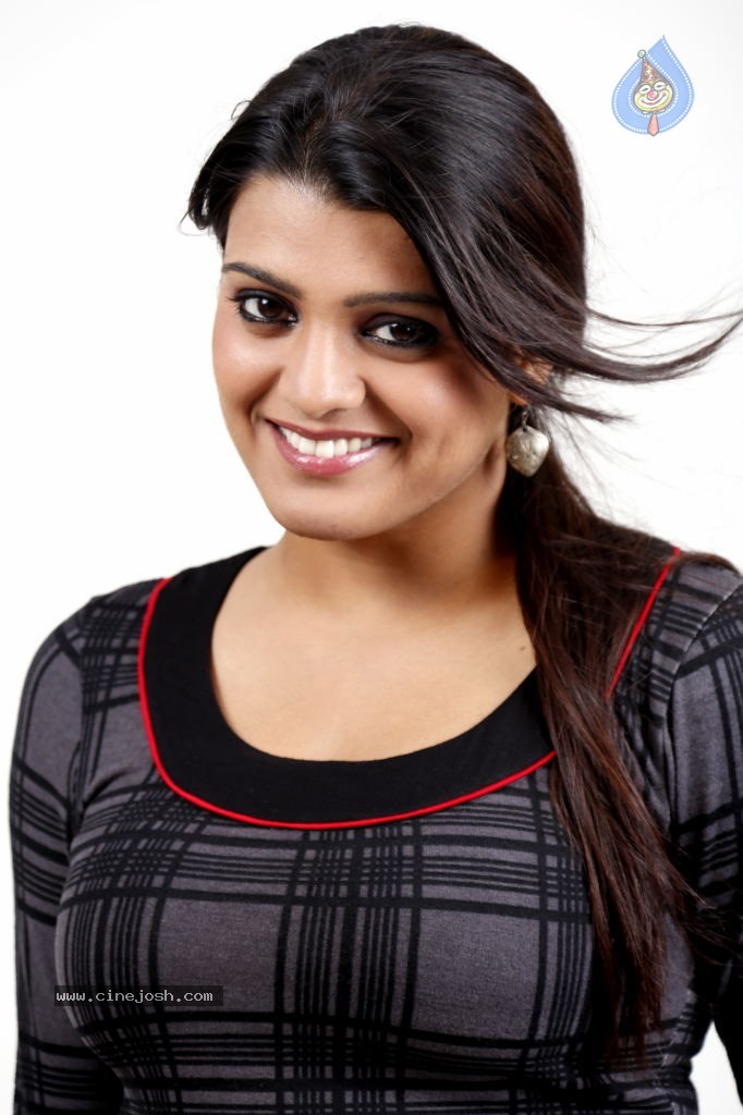 Tashu Kaushik Hot Stills - 31 / 52 photos