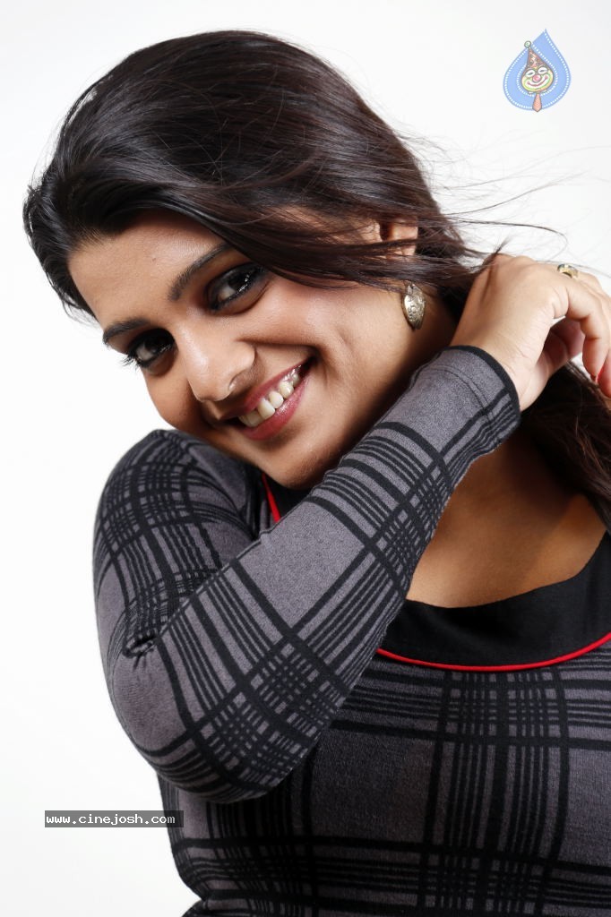 Tashu Kaushik Hot Stills - 40 / 52 photos