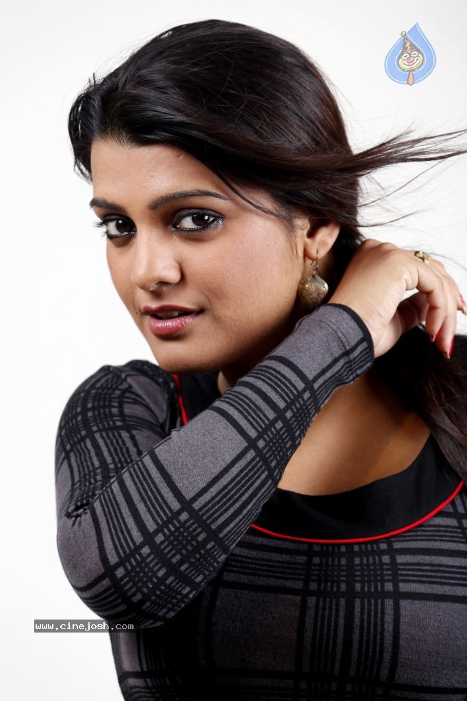 Tashu Kaushik Hot Stills - 52 / 52 photos