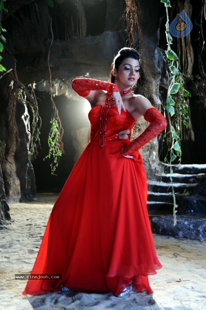 Tashu Kaushik New Spicy Gallery - 14 / 51 photos