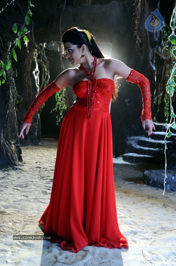 Tashu Kaushik New Spicy Gallery - 28 / 51 photos